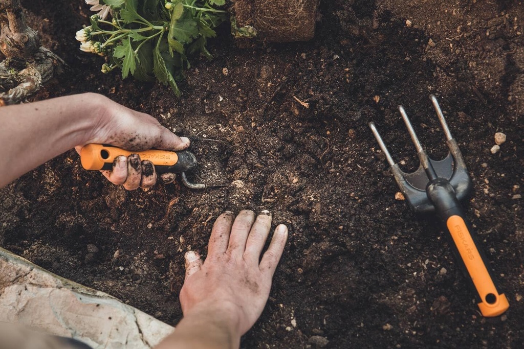 fiskars-premium-planters-transplanter-le-3.jpg