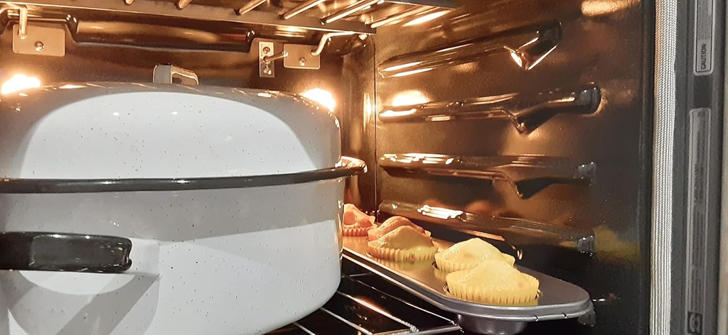 cupcake-squeeze-in-pan-5.jpg