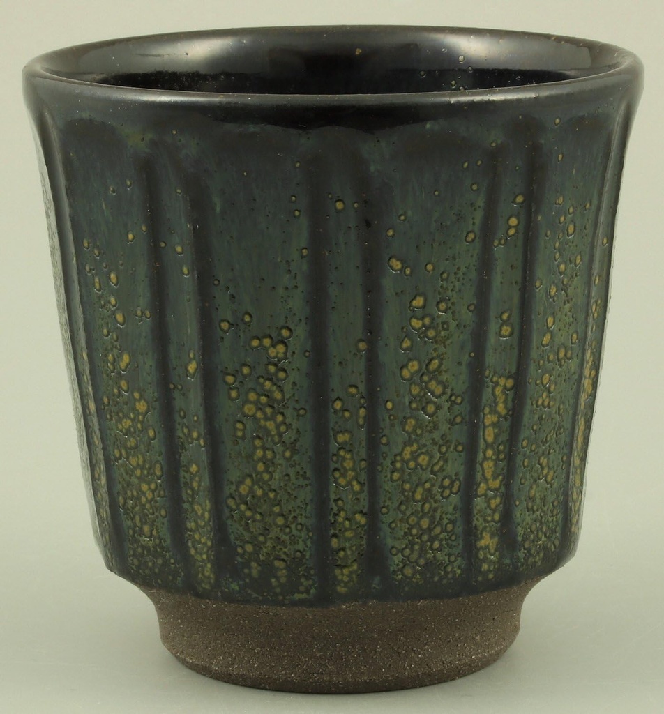 kinki-workshop-06238-taiichi-kiln-chamfe-2.jpg